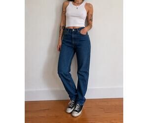 Vintage y2k Levi’s 550 Relaxed Fit Tapered Jeans Women’s Dark Wash-size 28 x 30